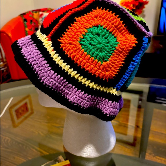Handmade crochet hat - Picture 2 of 3